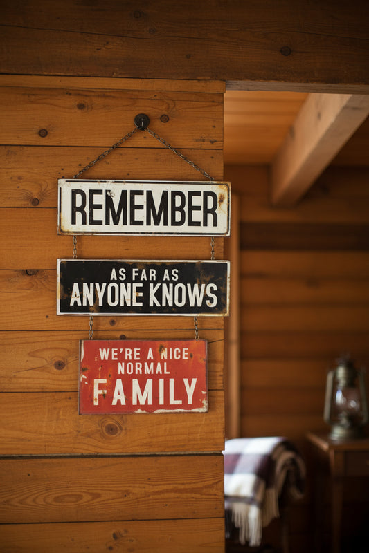 Set de Letreros Vintage "Nice Normal Family"