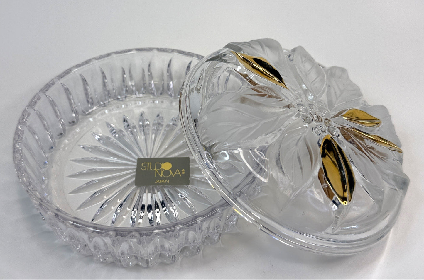 Bowl de Vidrio con Flores y Detalles Dorados (Bombonera)