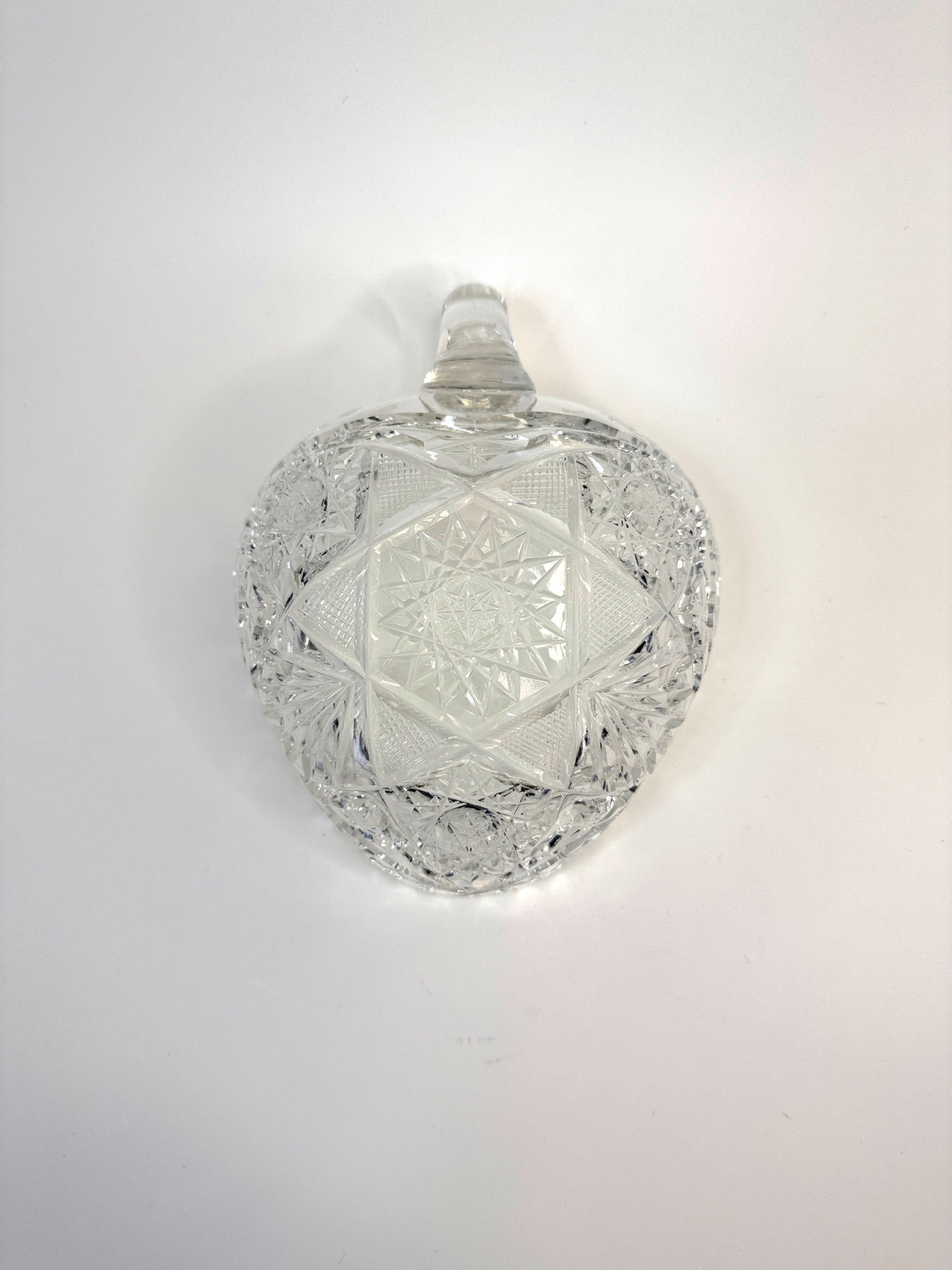 Decantador de Vidrio Tallado en Forma de Corazón