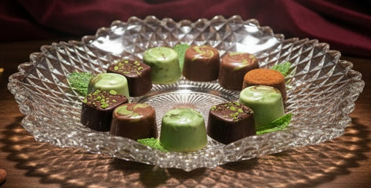 Plato de Vidrio Vintage con Borde Ondulado y Motivo Estrellado