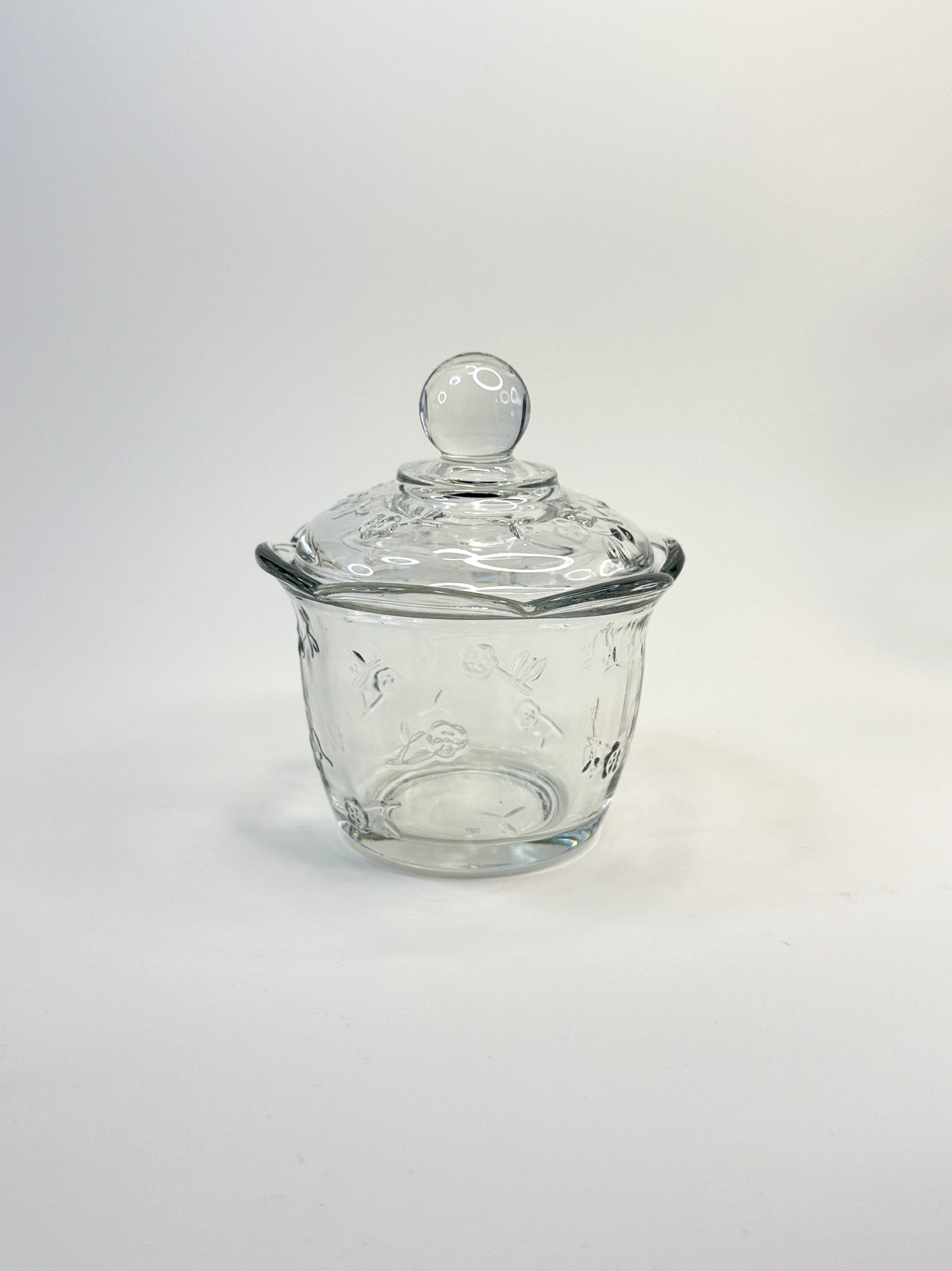 Conjunto de Jarra y Bombonera en Cristal Prensado Floral