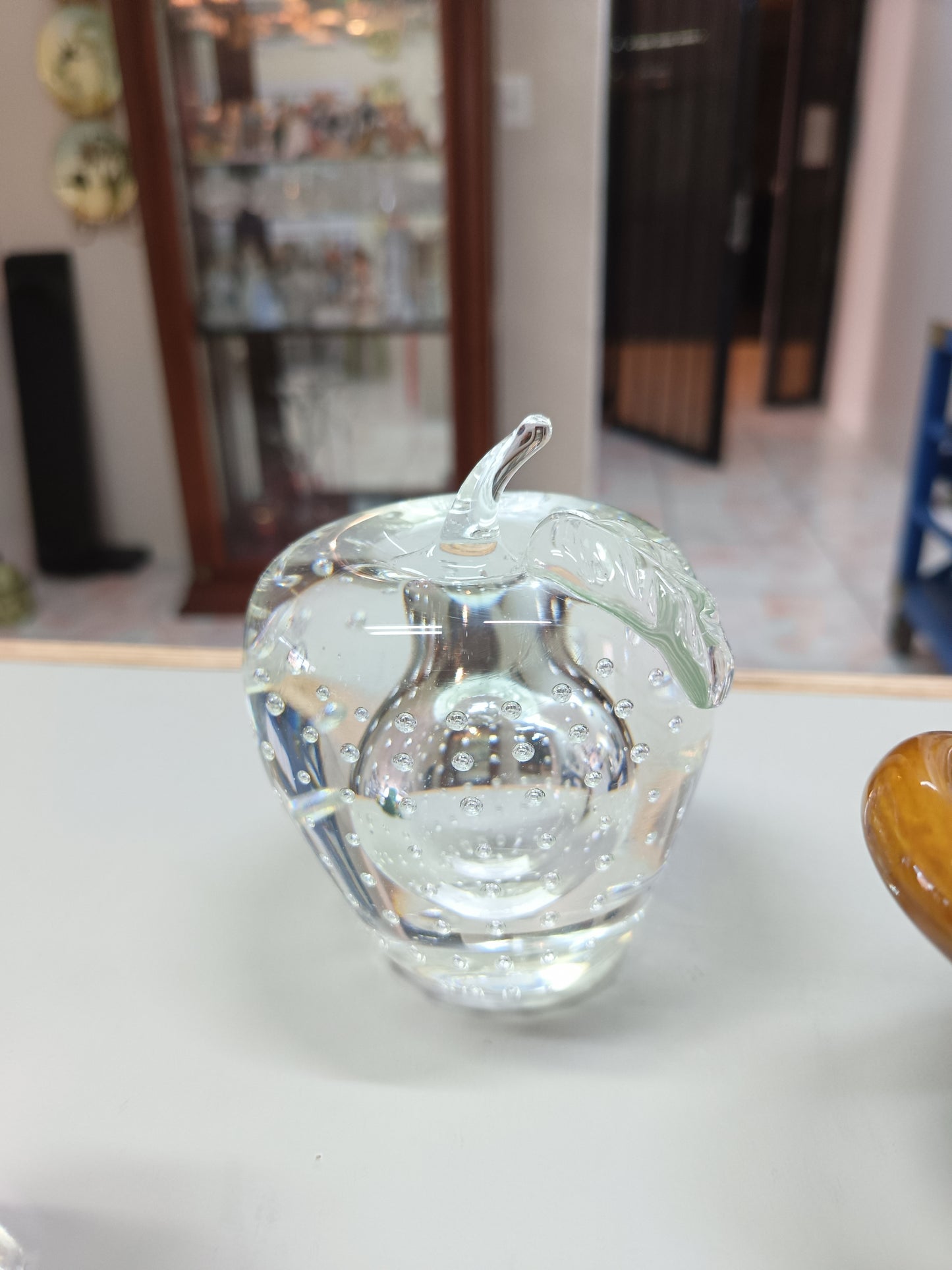 Pisapapeles de manzana de vidrio artístico