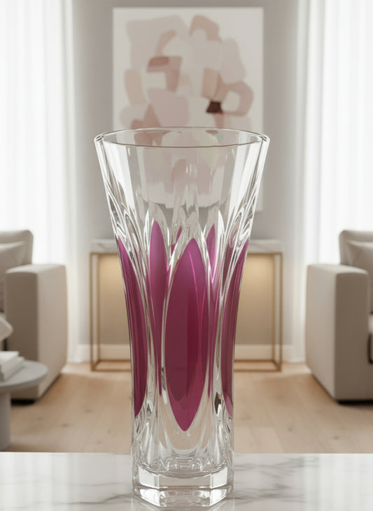 Florero de cristal de arandano y transparente con diseño flautado