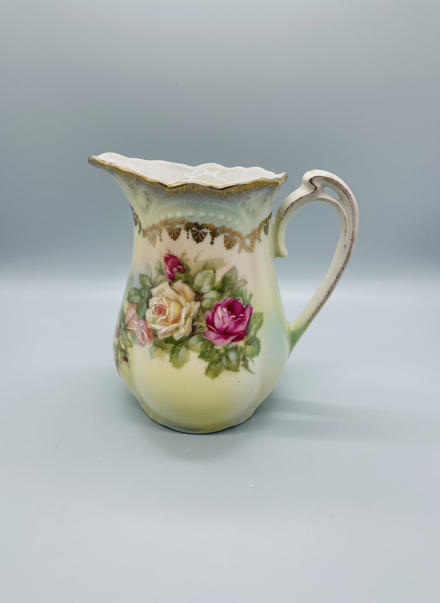 Florero- Jarra - Lechero de Porcelana Pintada a Mano 4 1//2"pulgadas de alto