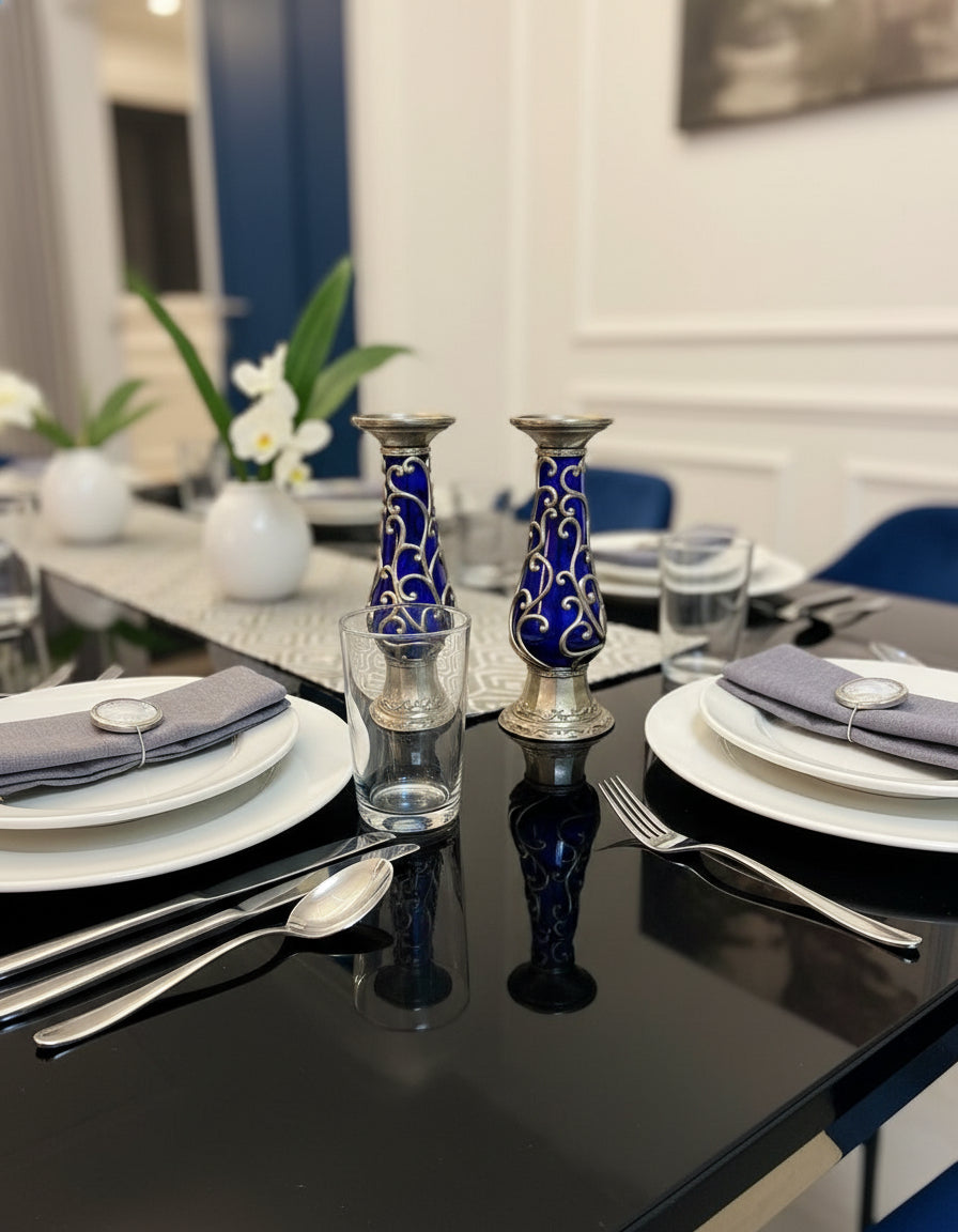 Candelabro fijante con filigrana plateada