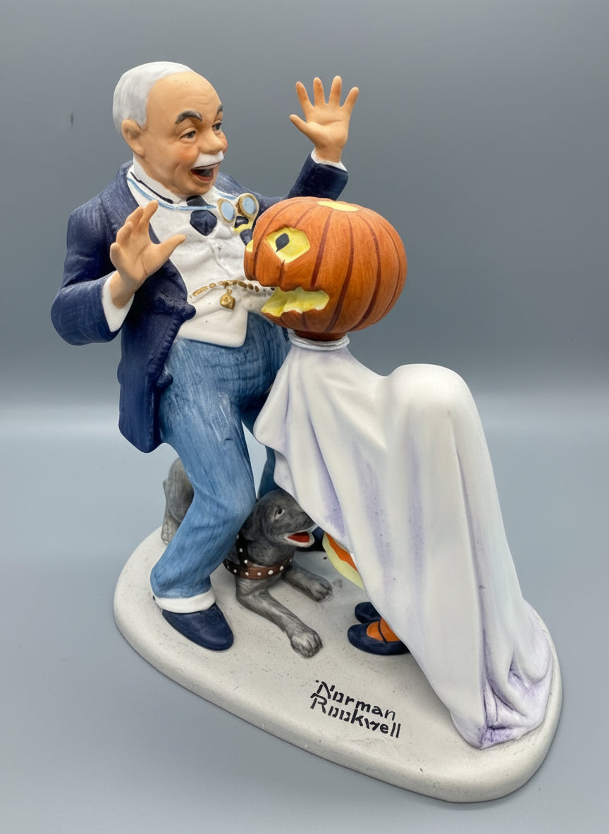 Norman Rockwell La pieza representa un tema de Halloween, donde un hombre mayor y su perro son sorprendidos por un niño disfrazado con una cabeza de calabaza.