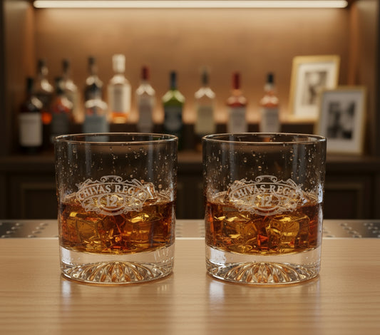 Vaso de cristal para whisky Chivas Regal 12 años. Diseño clásico ideal para coleccionistas o para servir bebidas con elegancia.