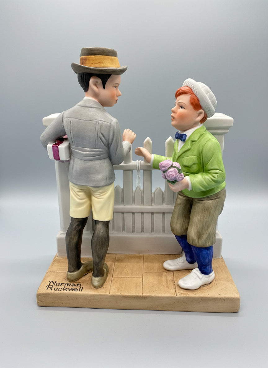 Norman Rockwell, La pieza muestra a dos niños en una valla, uno con flores y otro con un regalo, rivalizando por la atención de una chica que no está presente en la figura.