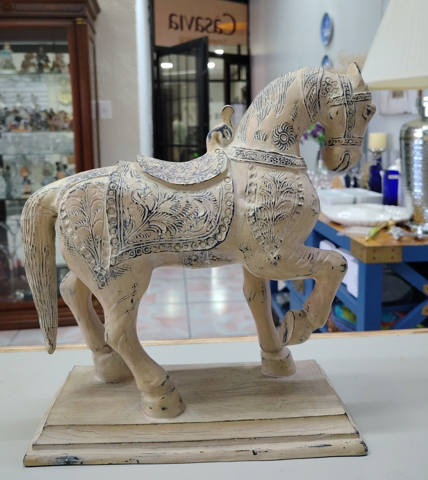 Escultura de Caballo Tallada a Mano – Madera de Mango