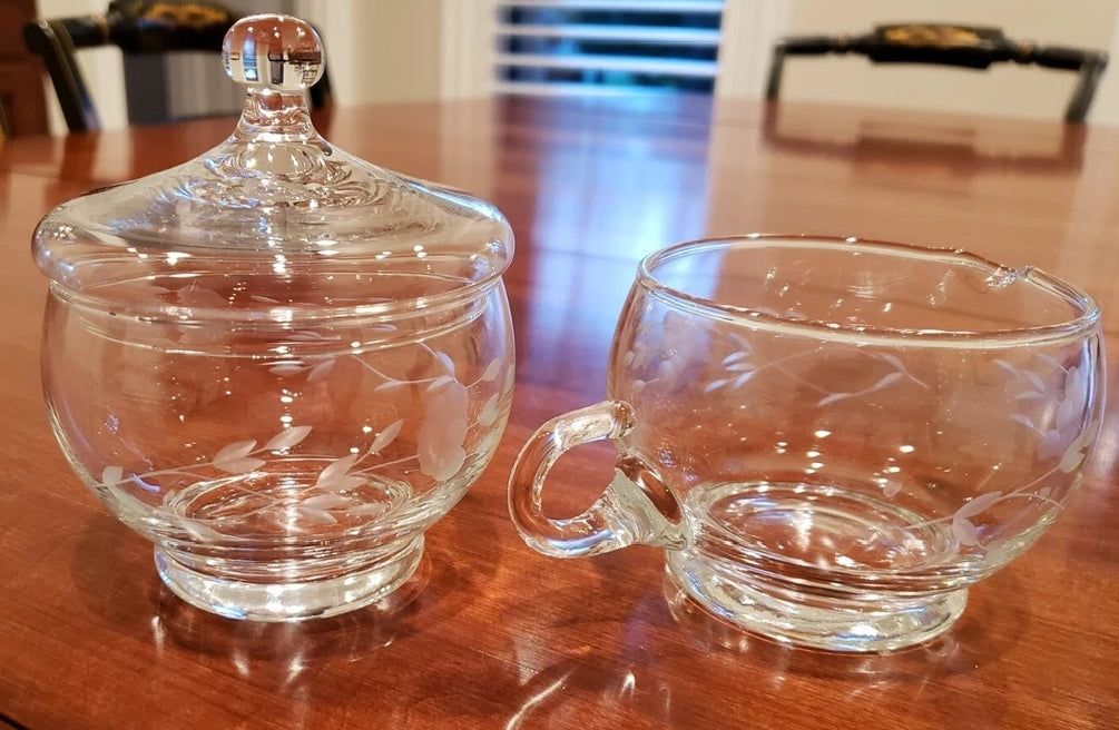 Set de Azúcarera y cremera de la colección Vintage Princess House Heritage están elaborados en cristal grabado, lo que proporciona un acabado elegante y duradero.