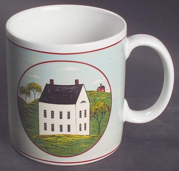 La taza de café Brandon House de Sakura Country Life es un producto de cerámica que cuenta con una capacidad de 10 onzas.
