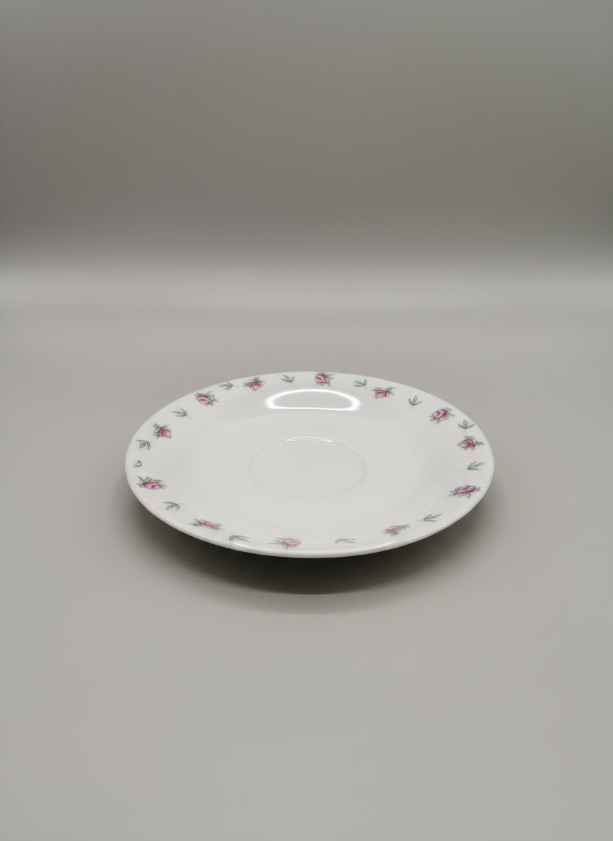 Tazas y platos de porcelana