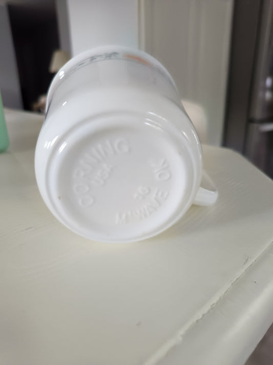 La taza de vidrio Corelle por Corning en el patrón Apricot Grove,