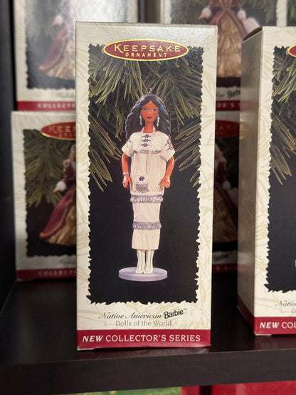 Adorno coleccionable Hallmark Keepsake de 1996, edición Native American Barbie.