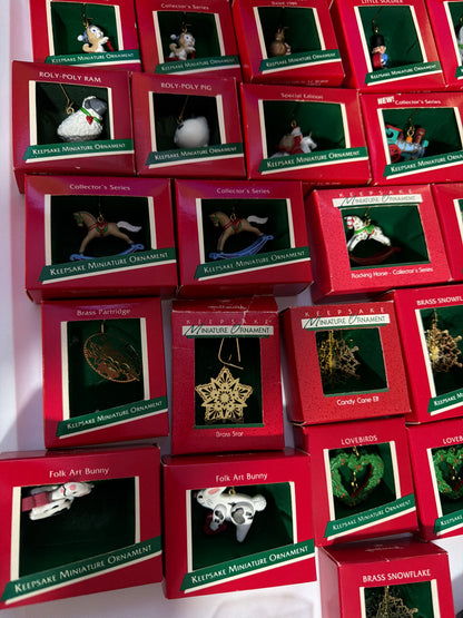 Adornos  miniatura Hallmark Keepsake de 1988 y 1989.