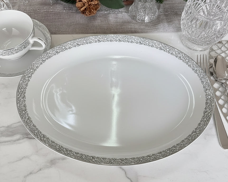 Vajilla de porcelana japonesa Arita – Diseño floral en gris plata