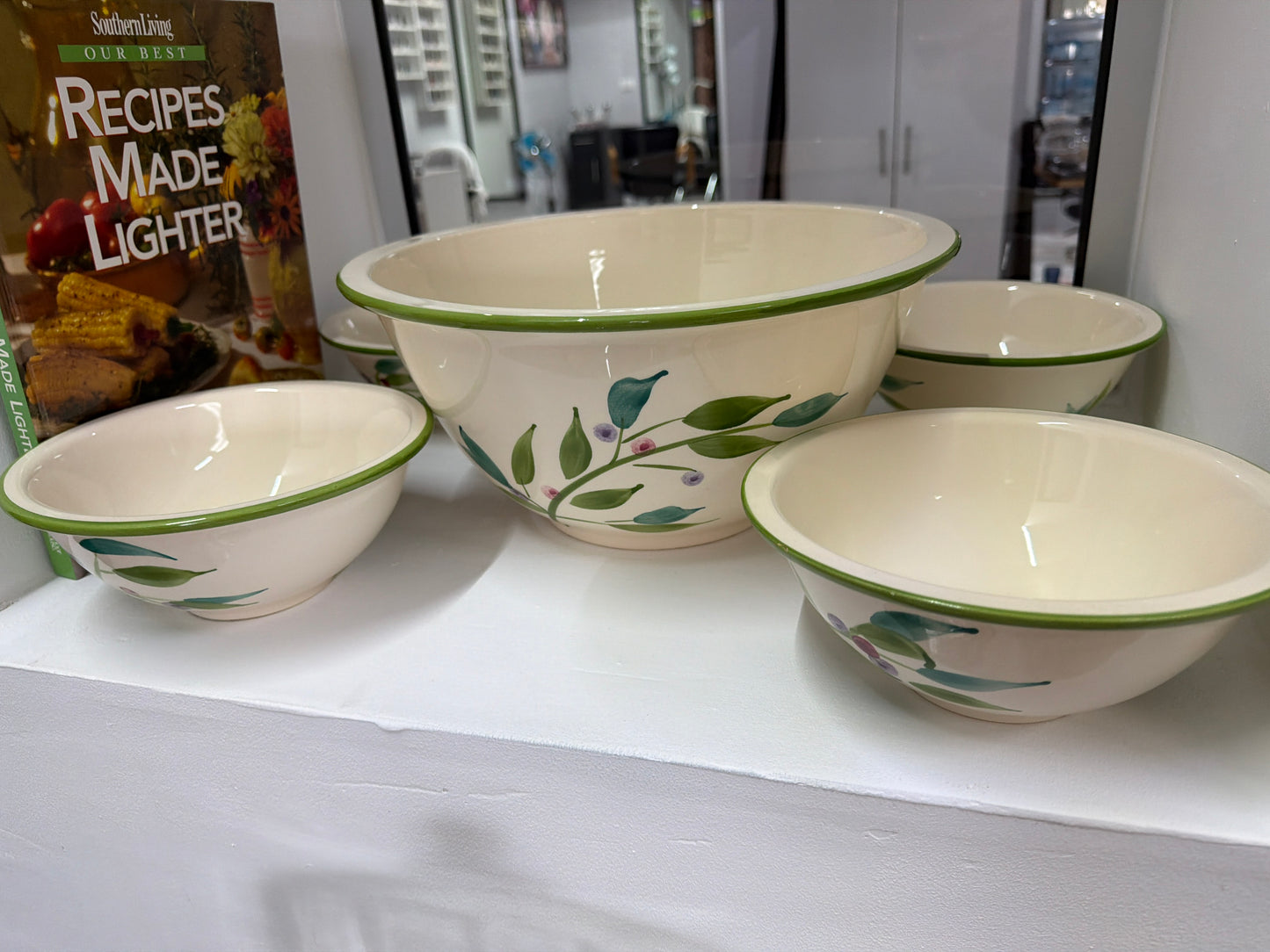 Set de 5 ensaladeras de diseño International Portugal con patrón de oliva.