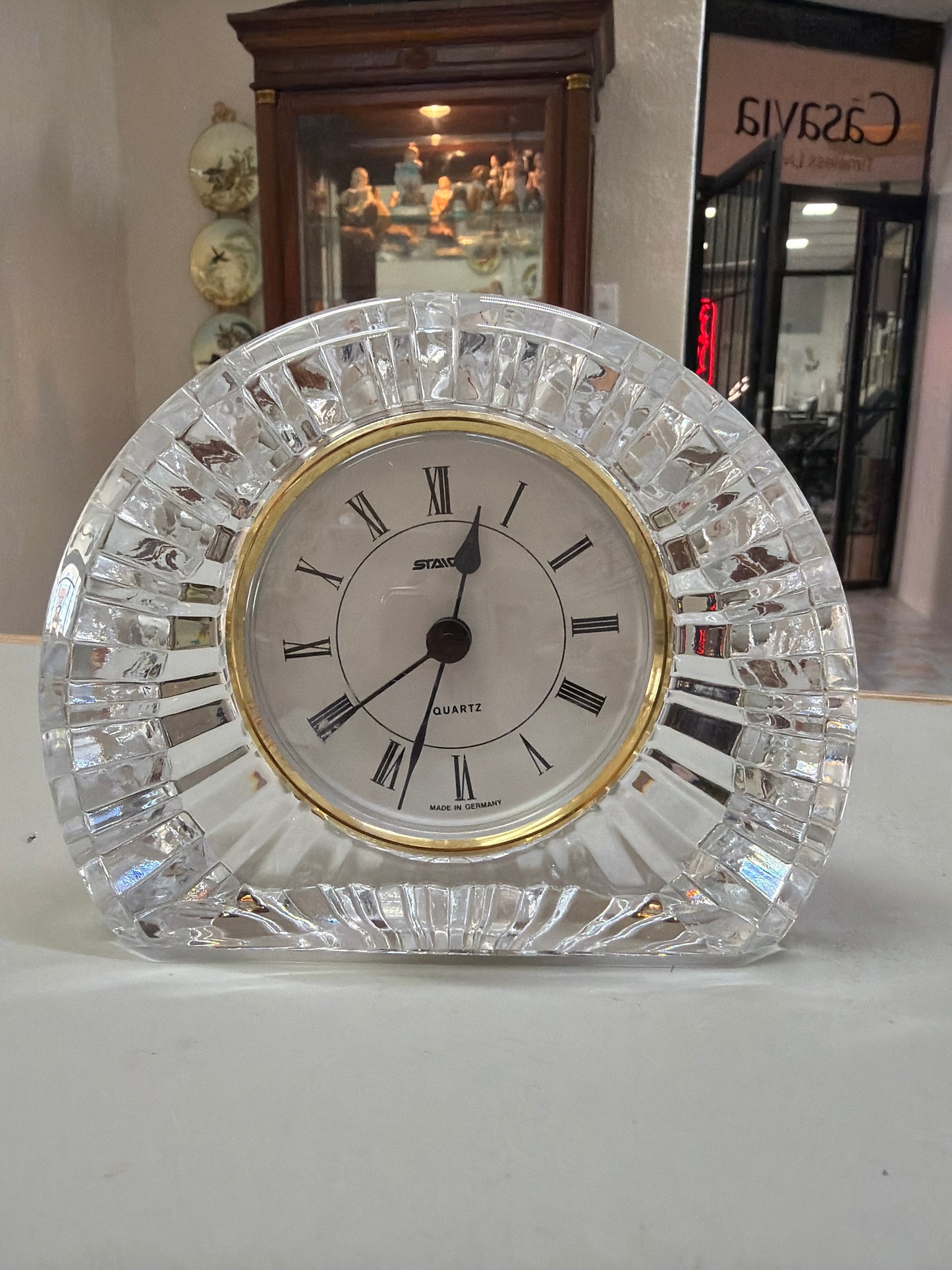 Reloj de cuarzo Vtg Staiger fabricado en Alemania, combinado con trabajo en cristal de plomo Cristal D'Arques (24%).