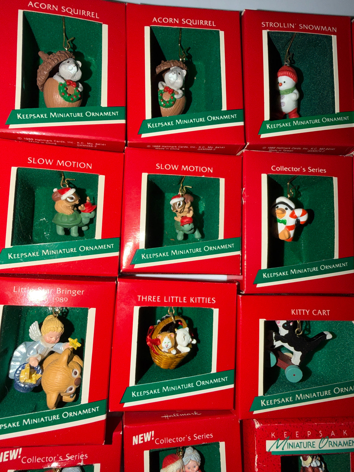 Adornos  miniatura Hallmark Keepsake de 1988 y 1989.