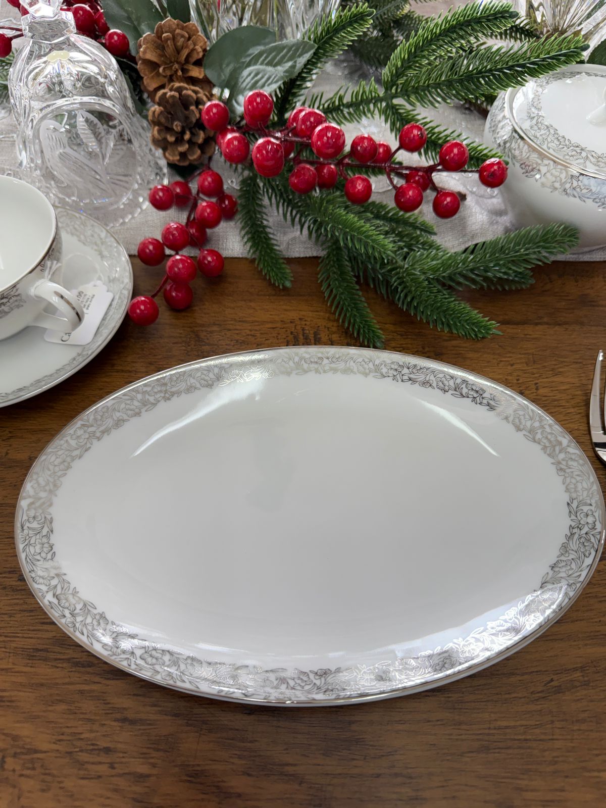 Vajilla de porcelana japonesa Arita – Diseño floral en gris plata