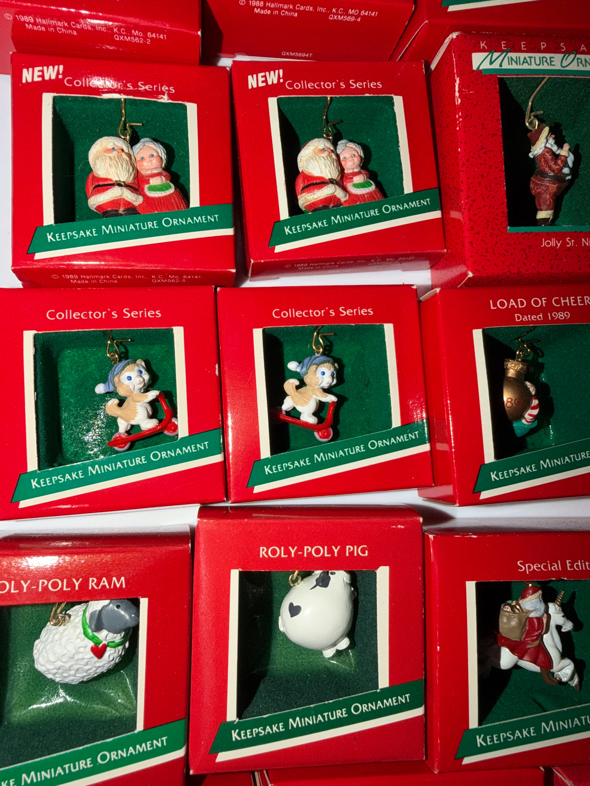 Adornos  miniatura Hallmark Keepsake de 1988 y 1989.