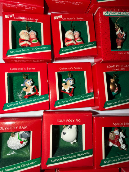Adornos  miniatura Hallmark Keepsake de 1988 y 1989.