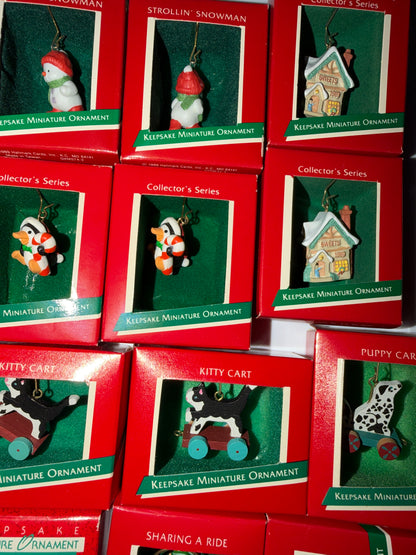 Adornos  miniatura Hallmark Keepsake de 1988 y 1989.