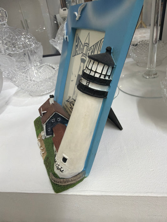 Portarretratos en resina 3D con imagen del faro Highland Light en North Truro, Massachusetts. Dimensiones para fotos de 8,9 cm x 12,7 cm.