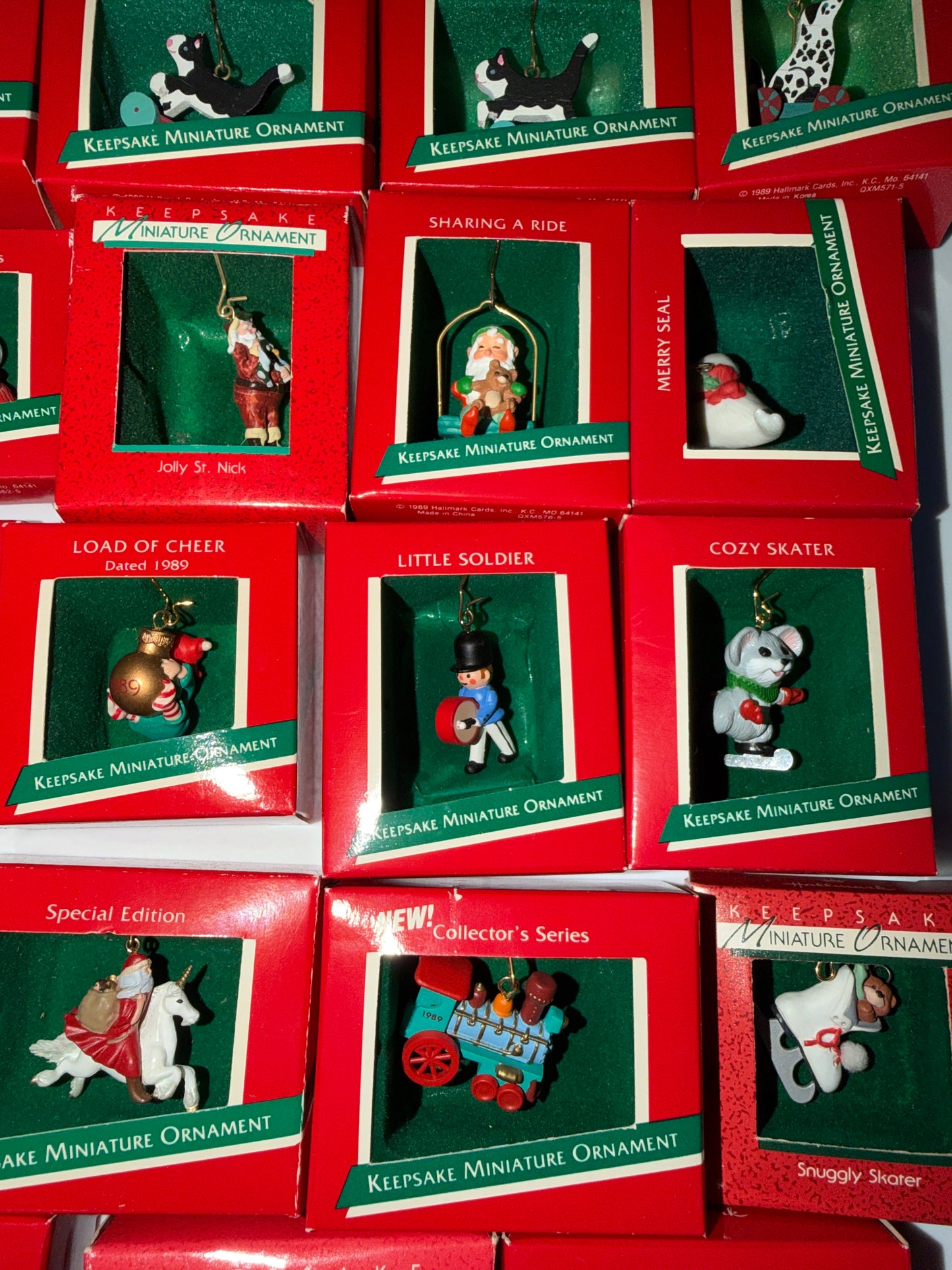 Adornos  miniatura Hallmark Keepsake de 1988 y 1989.