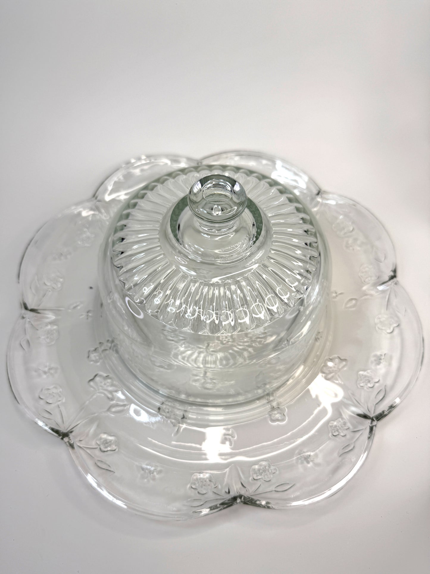 Plato de Vidrio con Cúpula Grabada