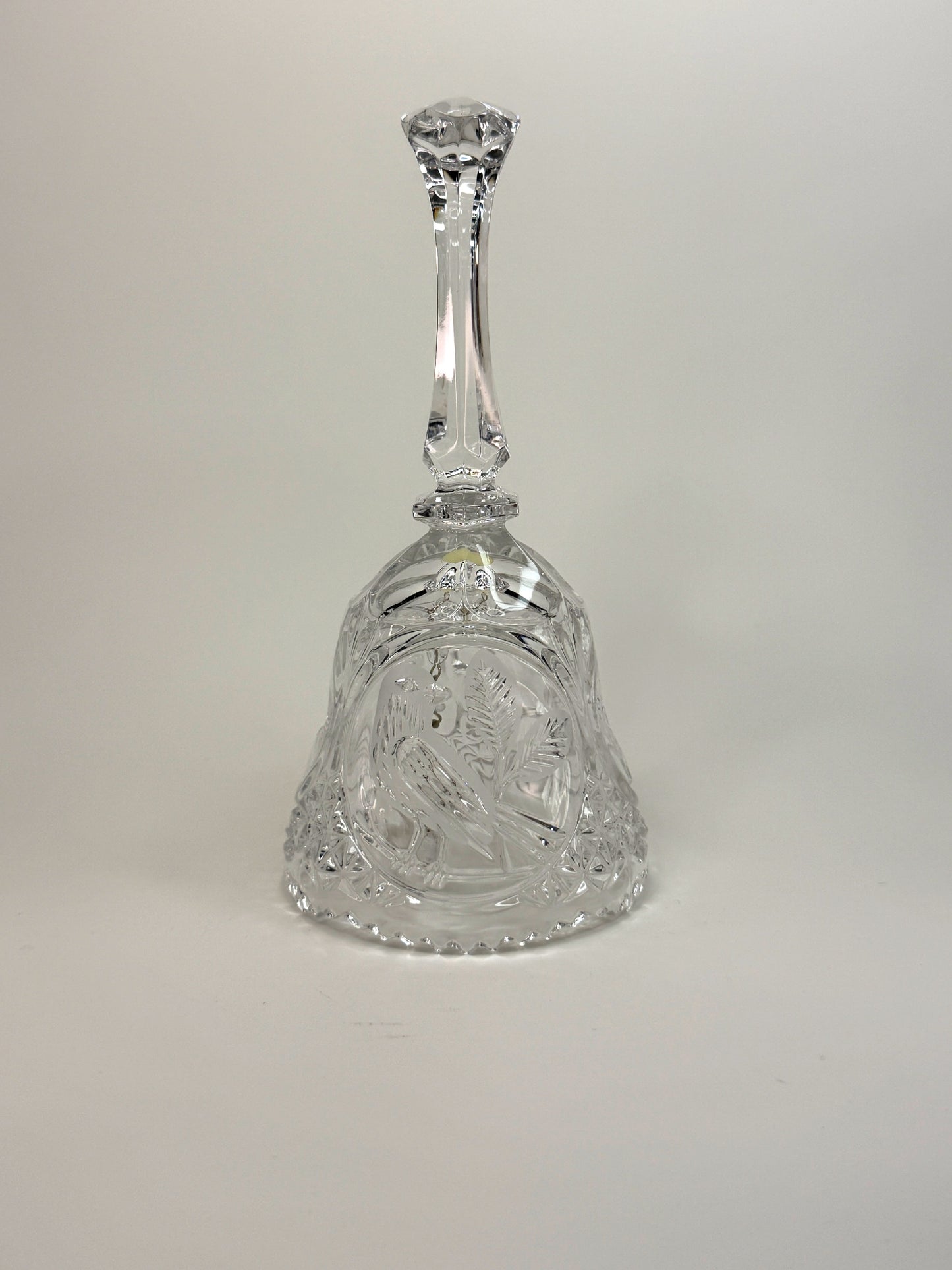 Campana de Vidrio Tallado con Diseño de Ave 5"