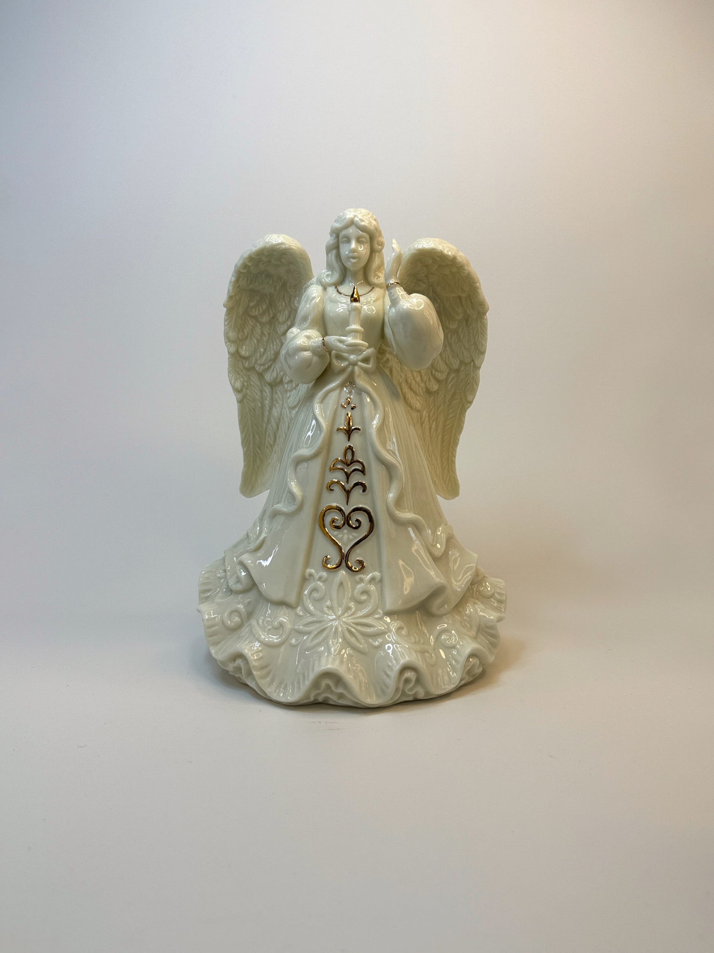 Figura de Ángel de Cerámica con Detalles Dorados