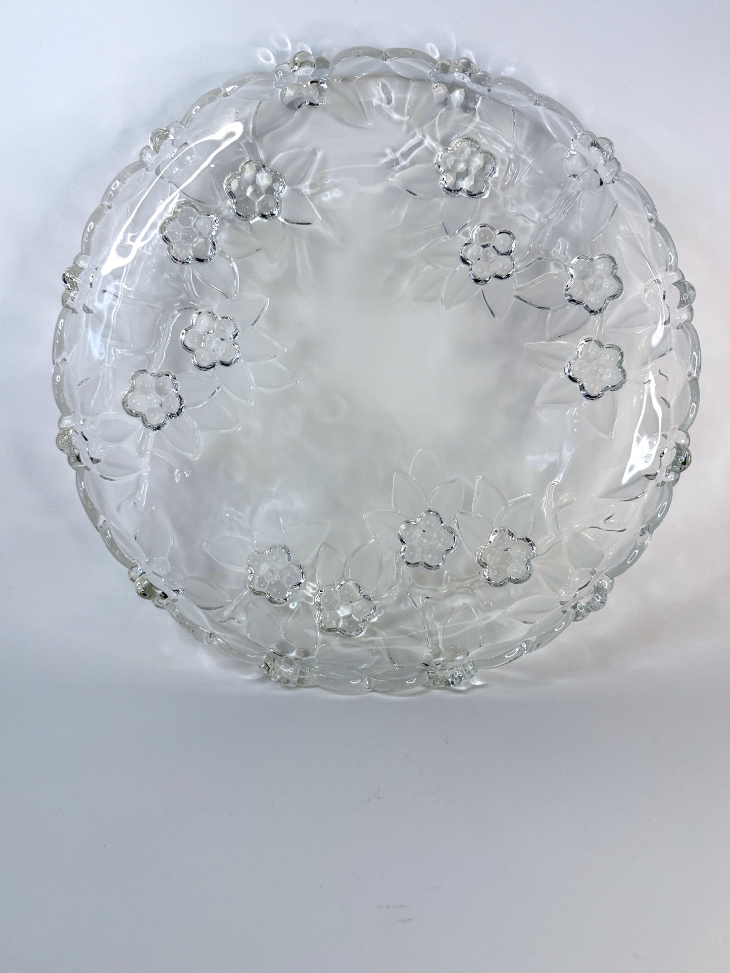 Plato Decorativo de Vidrio con Relieve Floral