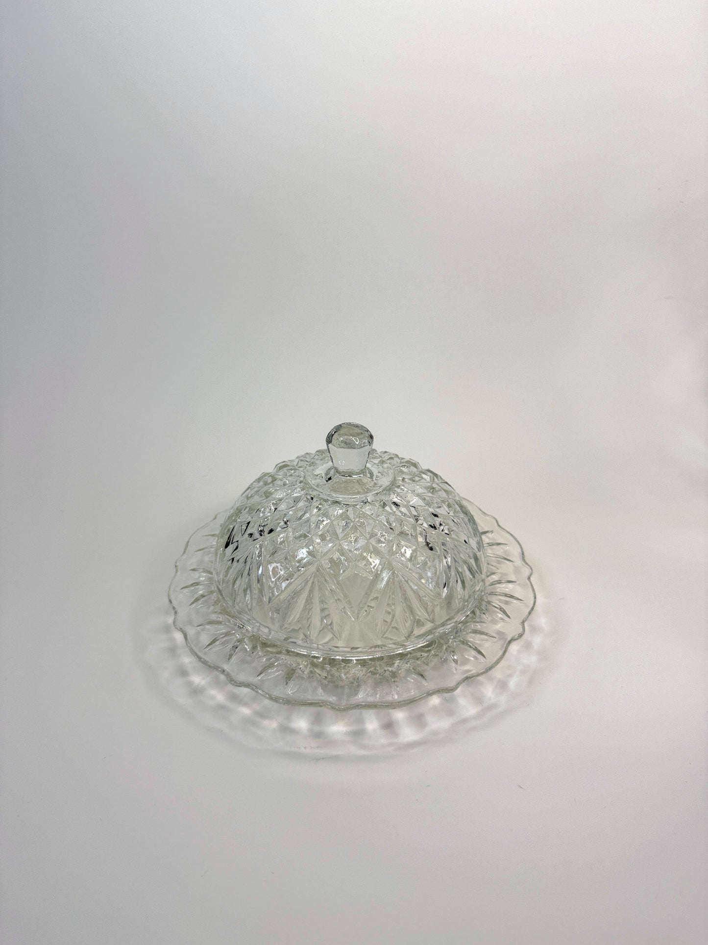 Bombonera de Vidrio Tallado con Plato y Tapa