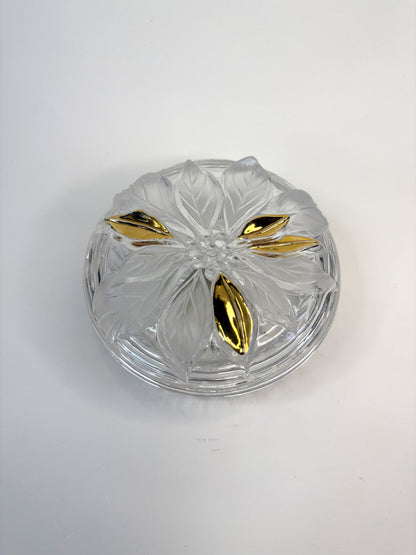 Bombonera de Vidrio con Flores y Detalles Dorados