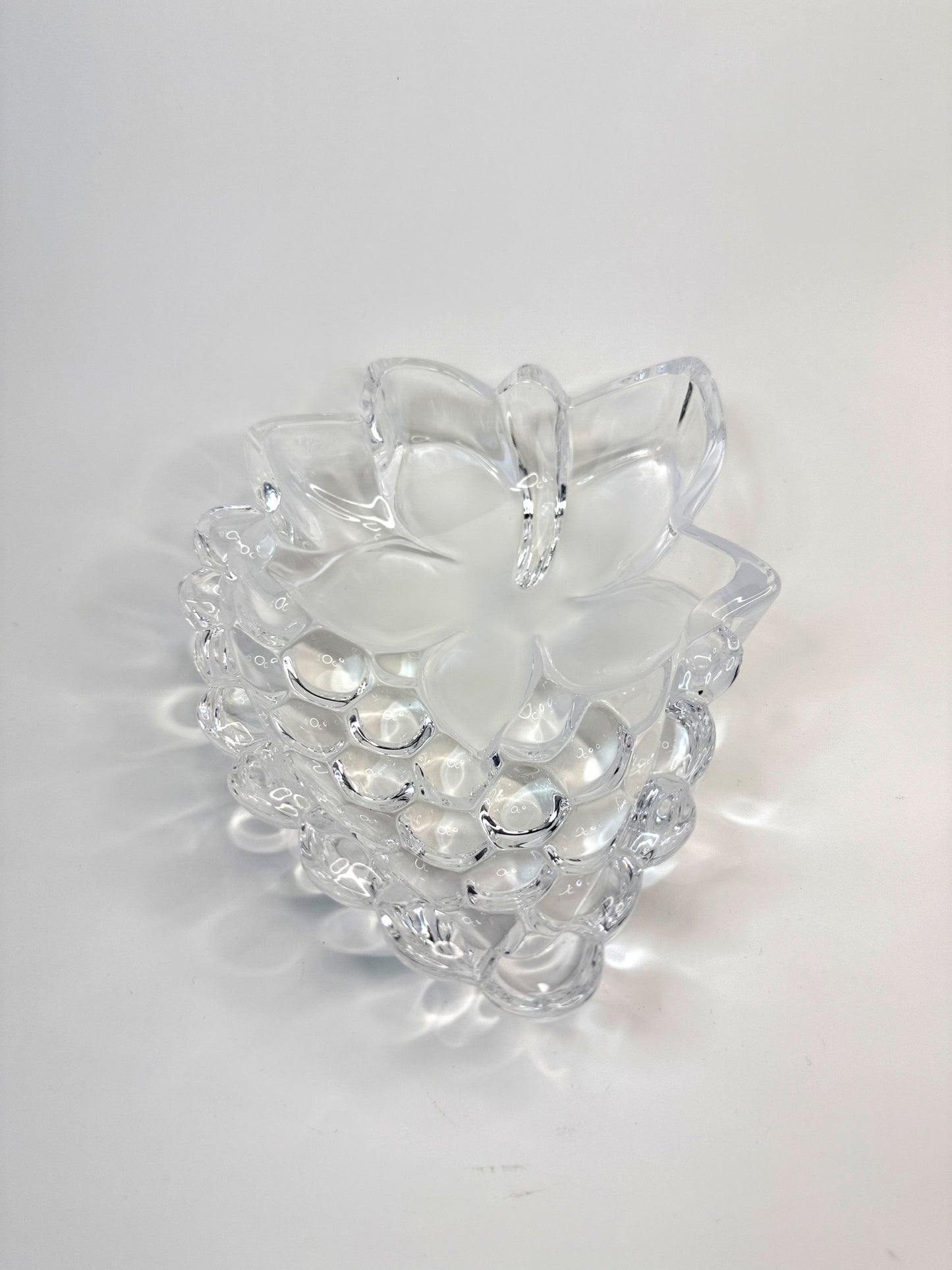 Figura Decorativa de Vidrio en Forma de Uva