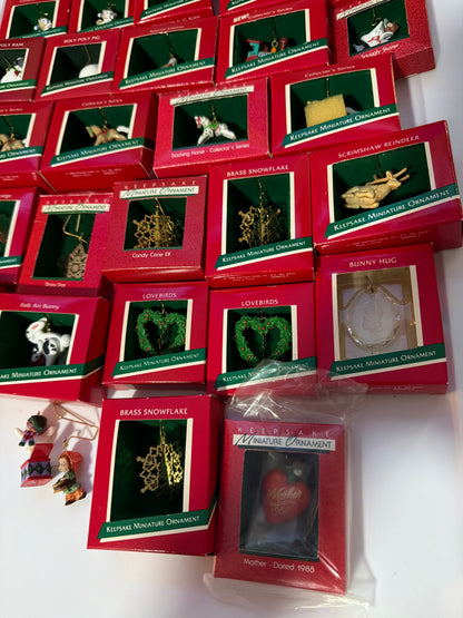 Adornos  miniatura Hallmark Keepsake de 1988 y 1989.