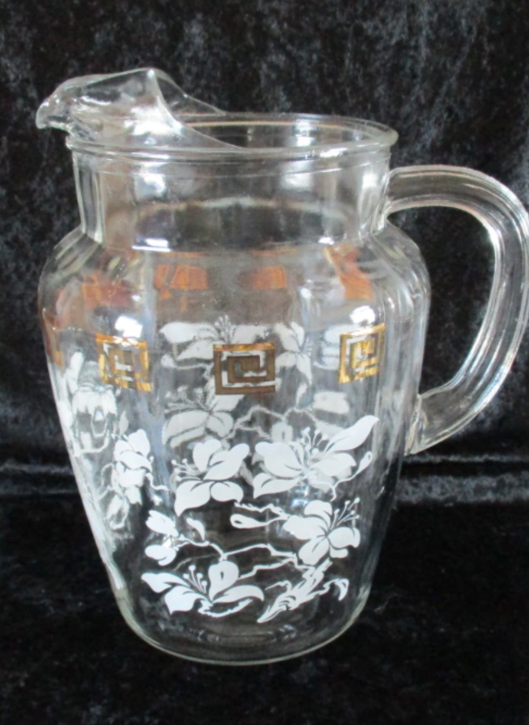 Jarra o Pichel Vintage Anchor Hocking MCM de vidrio transparente con detalles dorados, que ofrece durabilidad y resistencia para uso diario.