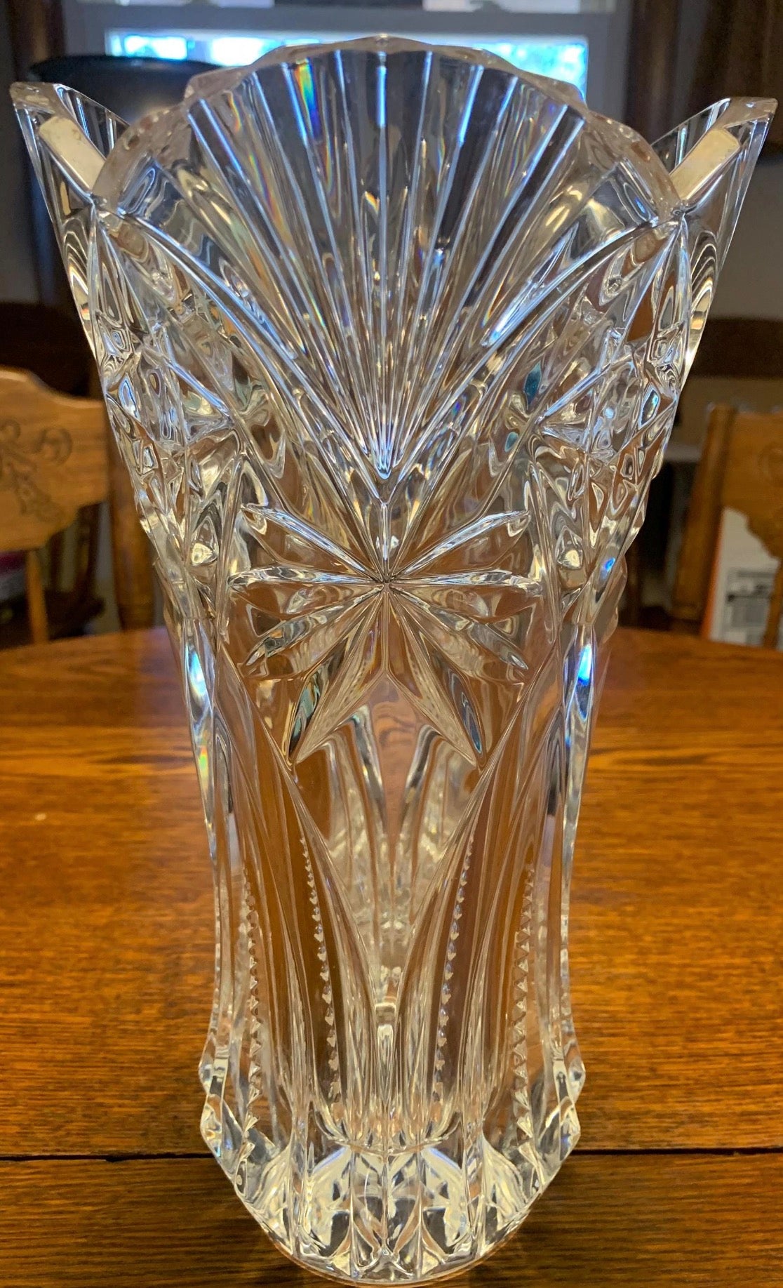 Florero Vincennes de cristal con 24% de plomo, elaborado por JG Durand en Arques, Francia.