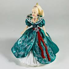 Adorno Hallmark Keepsake Holiday Barbie 1995, tercera edición de la serie Holiday Barbie.