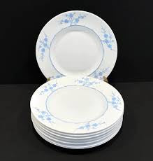 Vajilla vintage Spode de la colección Blanche de Chine, con el patrón Geisha Light Blue. Fabricada por Copeland China en Inglaterra entre 1952 y 1975. Su diseño registrado (número 785542) refleja la artesanía y precisión característica de la cerámica brit