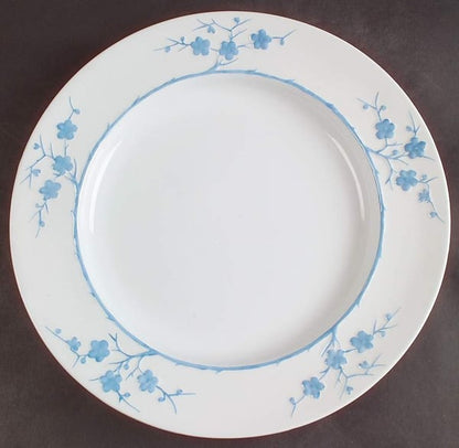Vajilla vintage Spode de la colección Blanche de Chine, con el patrón Geisha Light Blue. Fabricada por Copeland China en Inglaterra entre 1952 y 1975. Su diseño registrado (número 785542) refleja la artesanía y precisión característica de la cerámica brit