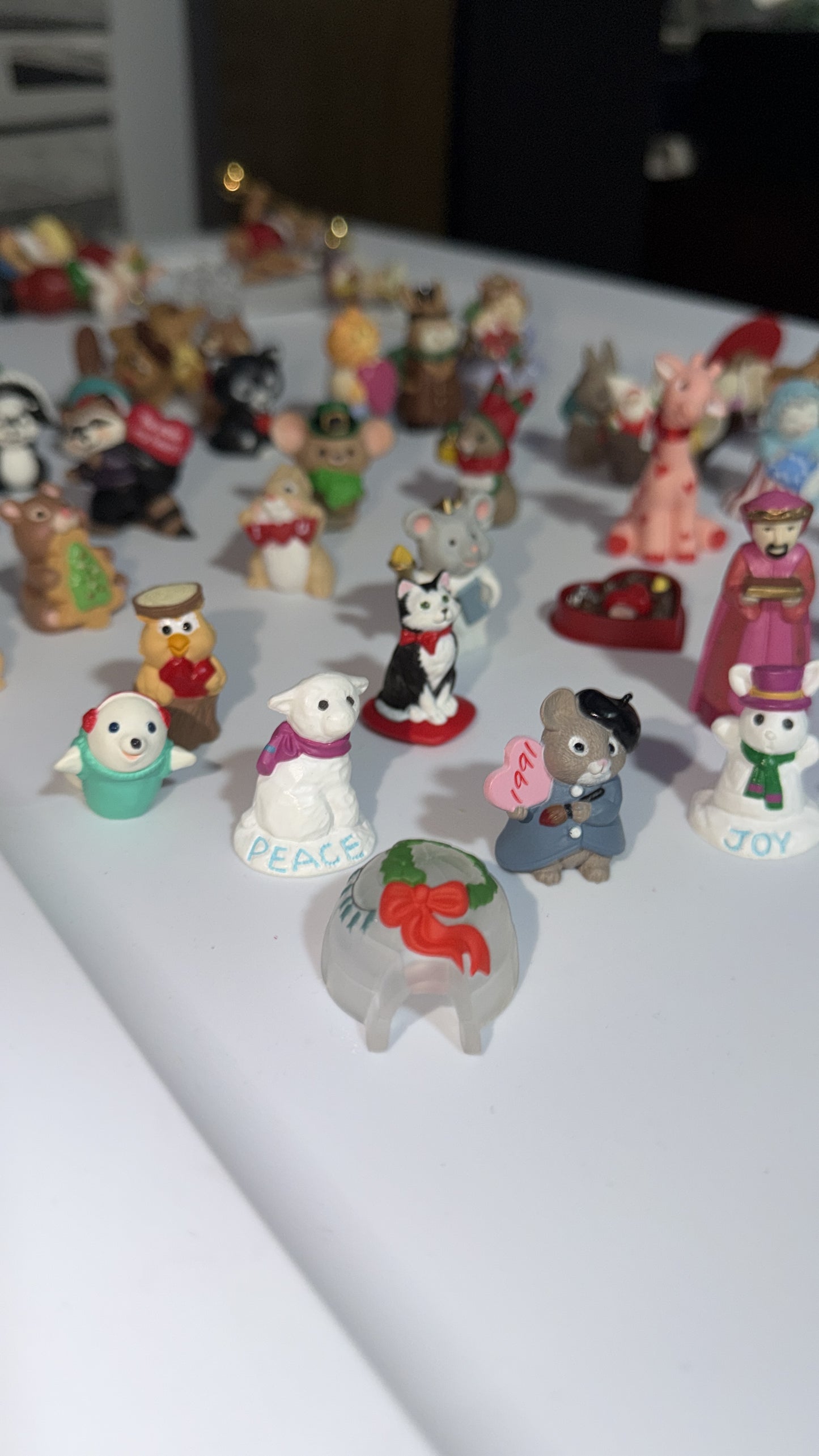 Figuras coleccionables Hallmark Merry Miniatures que representan animales festivos como ratones, osos y conejos.
(El precio es por unidad)