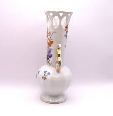 Jarrón de porcelana vintage fabricado entre 1947 y 1952 en Japón ocupado, con motivos florales pintados a mano.