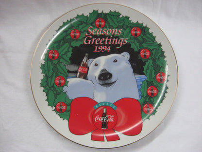 Plato coleccionable vintage de Coca-Cola 1994 con diseño navideño.