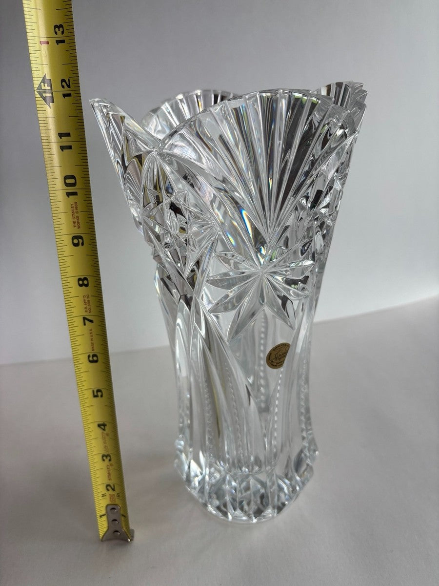 Florero Vincennes de cristal con 24% de plomo, elaborado por JG Durand en Arques, Francia.