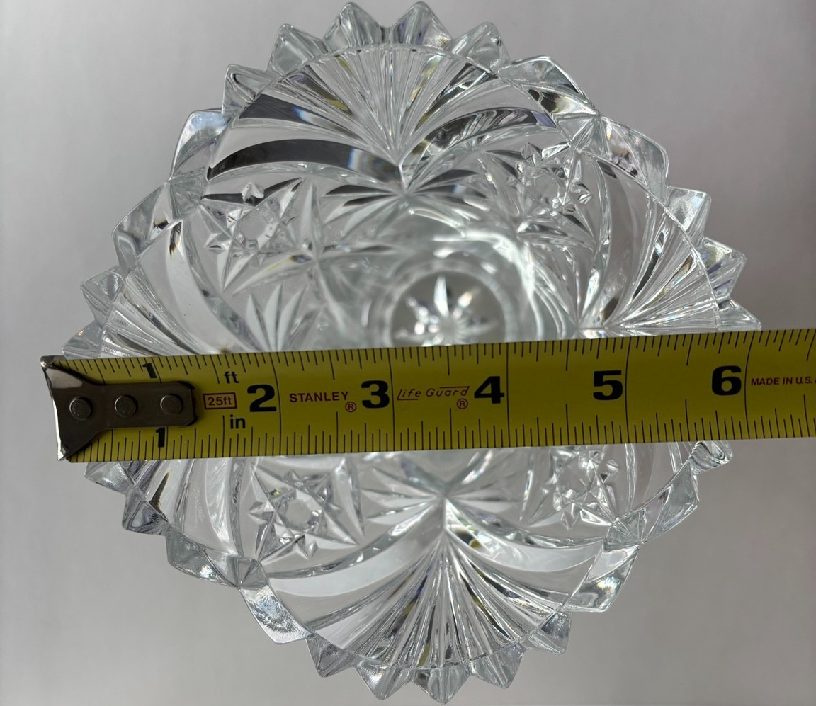Florero Vincennes de cristal con 24% de plomo, elaborado por JG Durand en Arques, Francia.