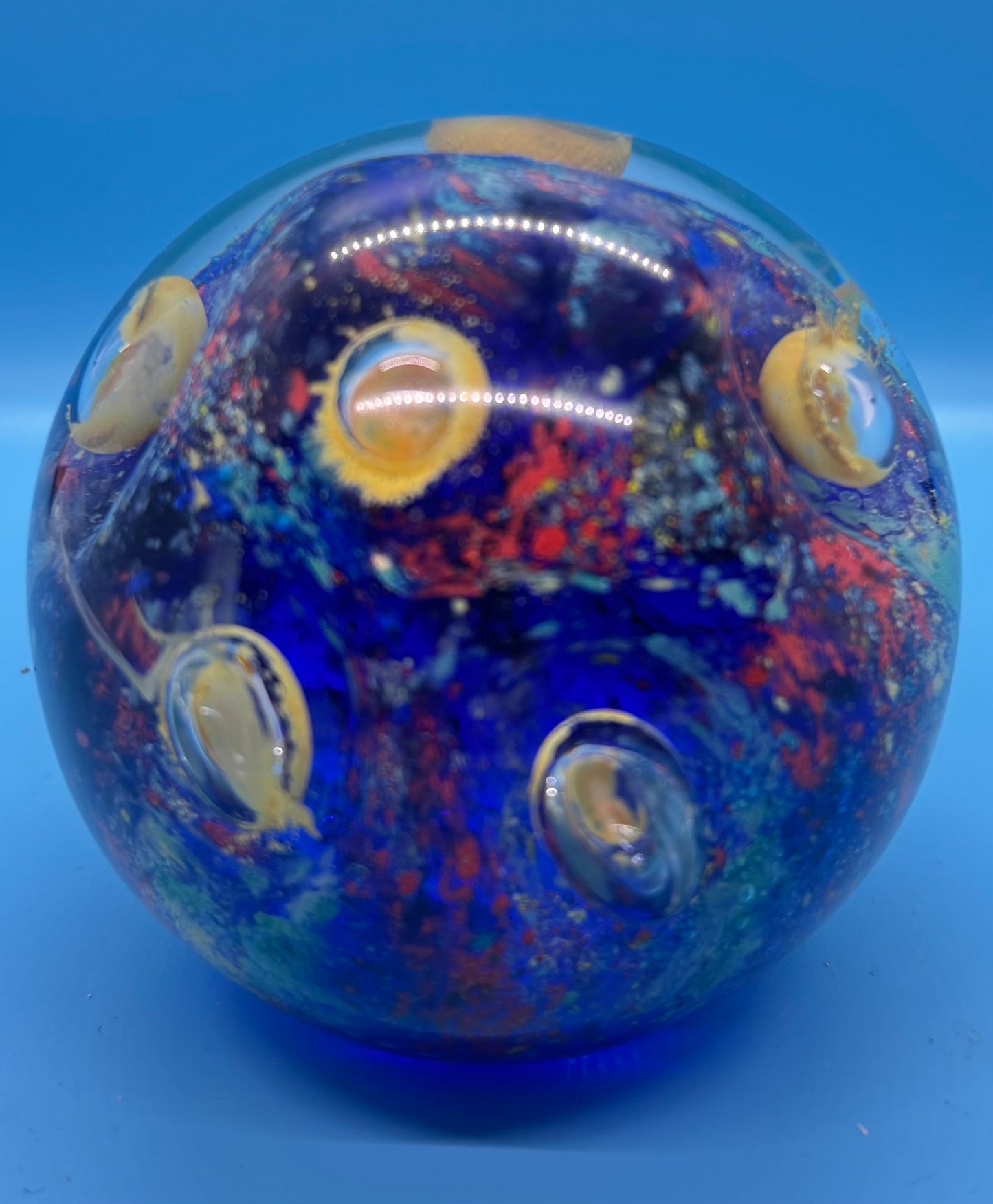 Adorno decorativo inspirado en tradiciones asiáticas