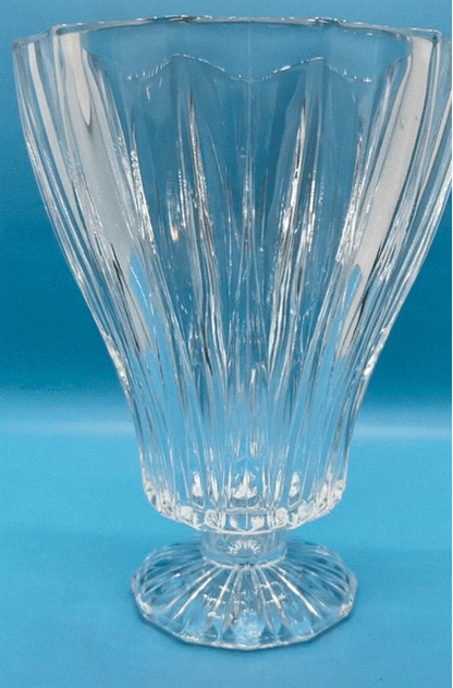 Jarrón Decorativo de Cristal Americano – St. George, Corte Estriado