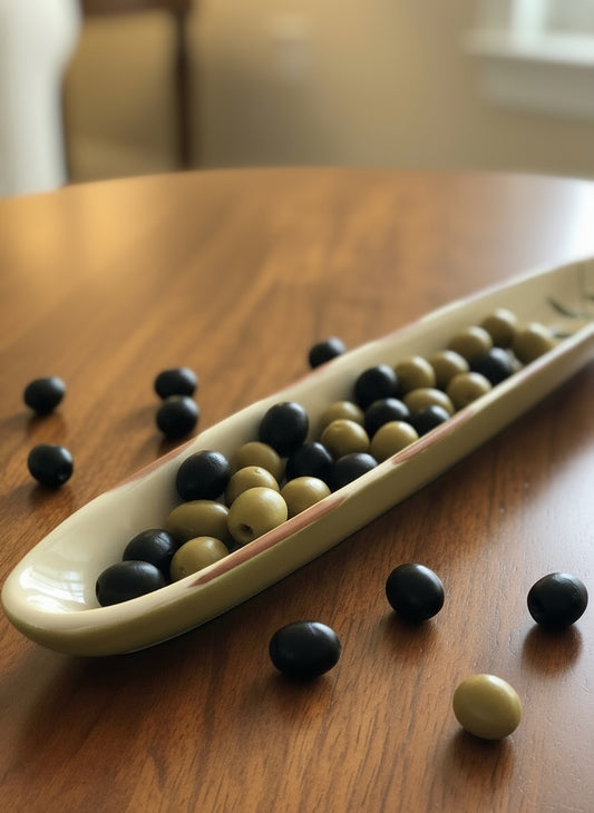 Plato cerámico largo –para servir olivas, frutos secos.